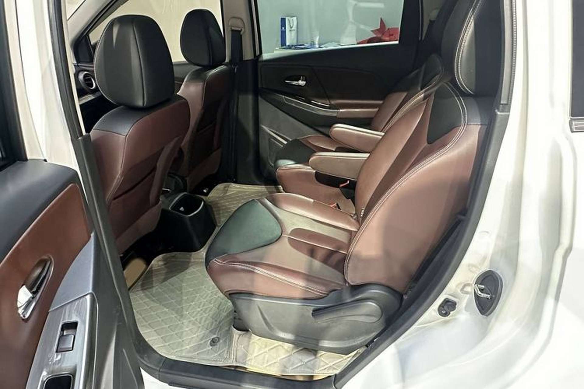 Used Venucia M50V 2017 1.6L XL CVT Luxury Edition Interior 4