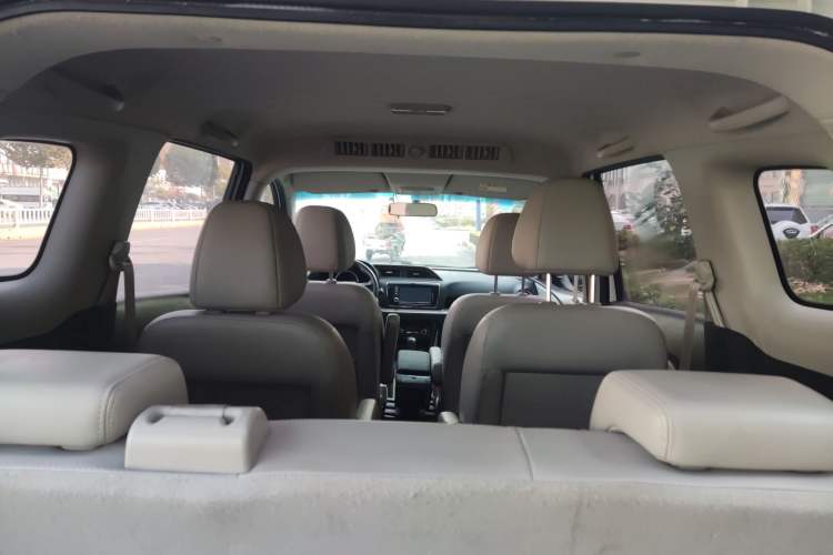 Used Venucia M50V 2017 1.6L XL CVT Luxury Edition Interior 6