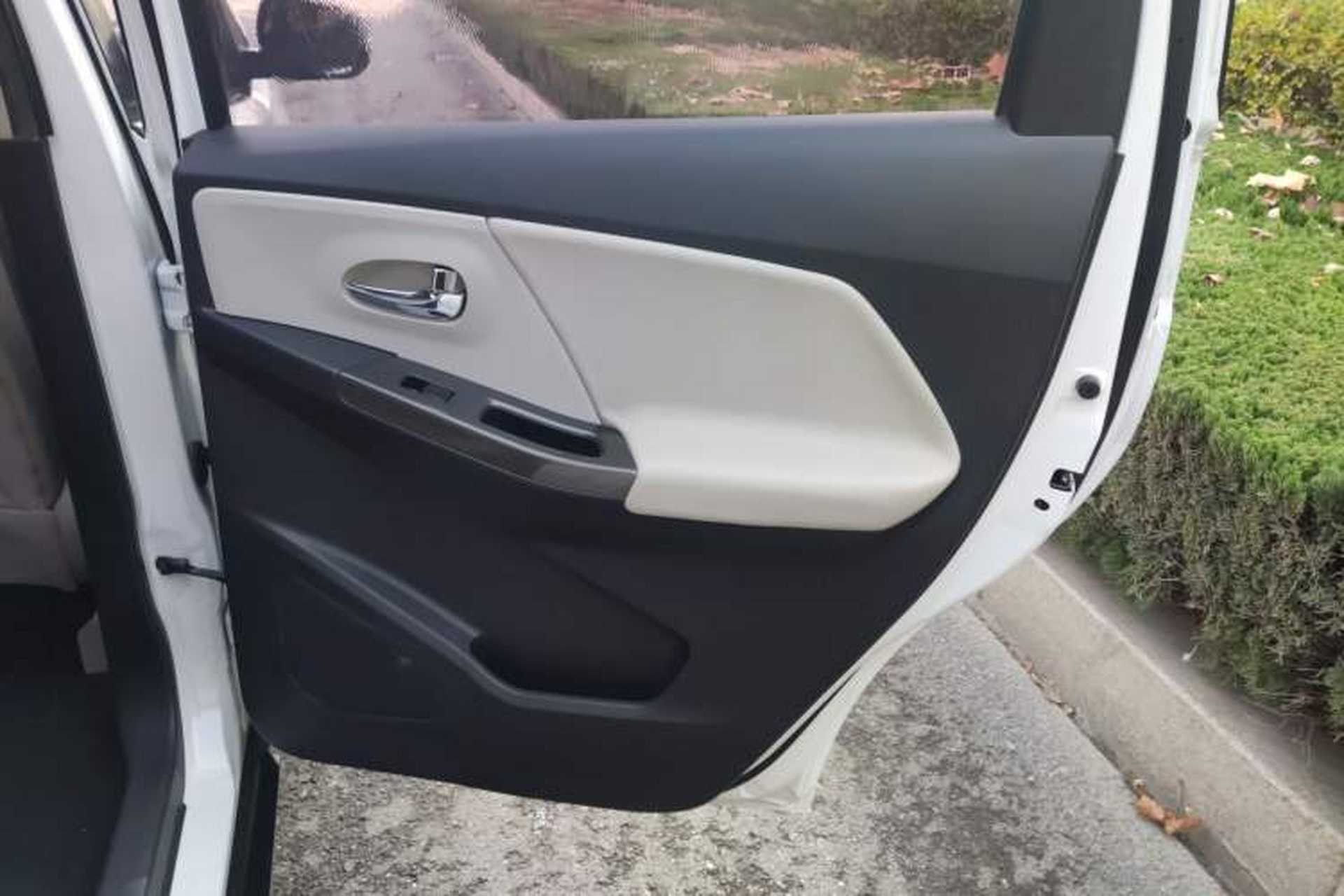 Used Venucia M50V 2017 1.6L XL CVT Luxury Edition Interior 8