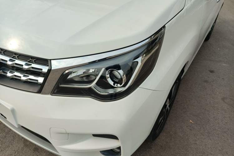 Used Venucia M50V 2017 1.6L XV CVT Deluxe Edition Left Front Headlight