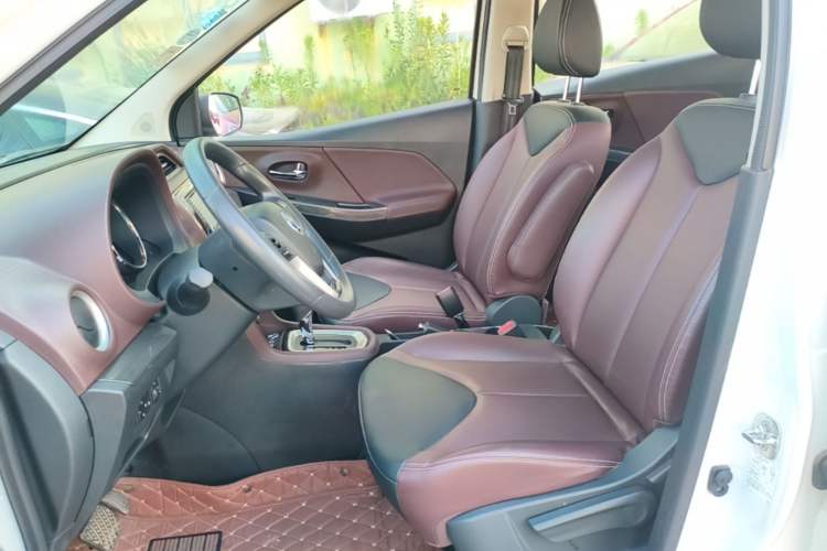 Used Venucia M50V 2017 1.6L XL CVT Luxury Edition Left Front Seat
