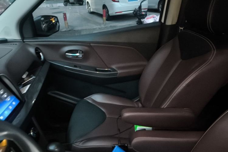 Used Venucia M50V 2017 1.6L XL CVT Luxury Edition Left Front Seat