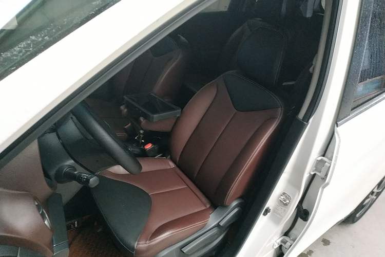 Used Venucia M50V 2017 1.6L XL CVT Luxury Edition Left Front Seat