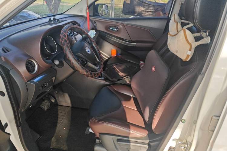 Used Venucia M50V 2017 1.6L XL CVT Luxury Edition Left Front Seat