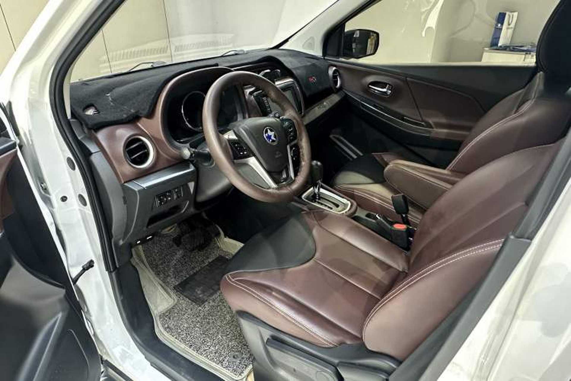 Used Venucia M50V 2017 1.6L XL CVT Luxury Edition Left Front Seat