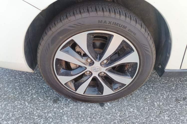 Used Venucia M50V 2017 1.6L XL CVT Luxury Edition Left Front Wheel Hub