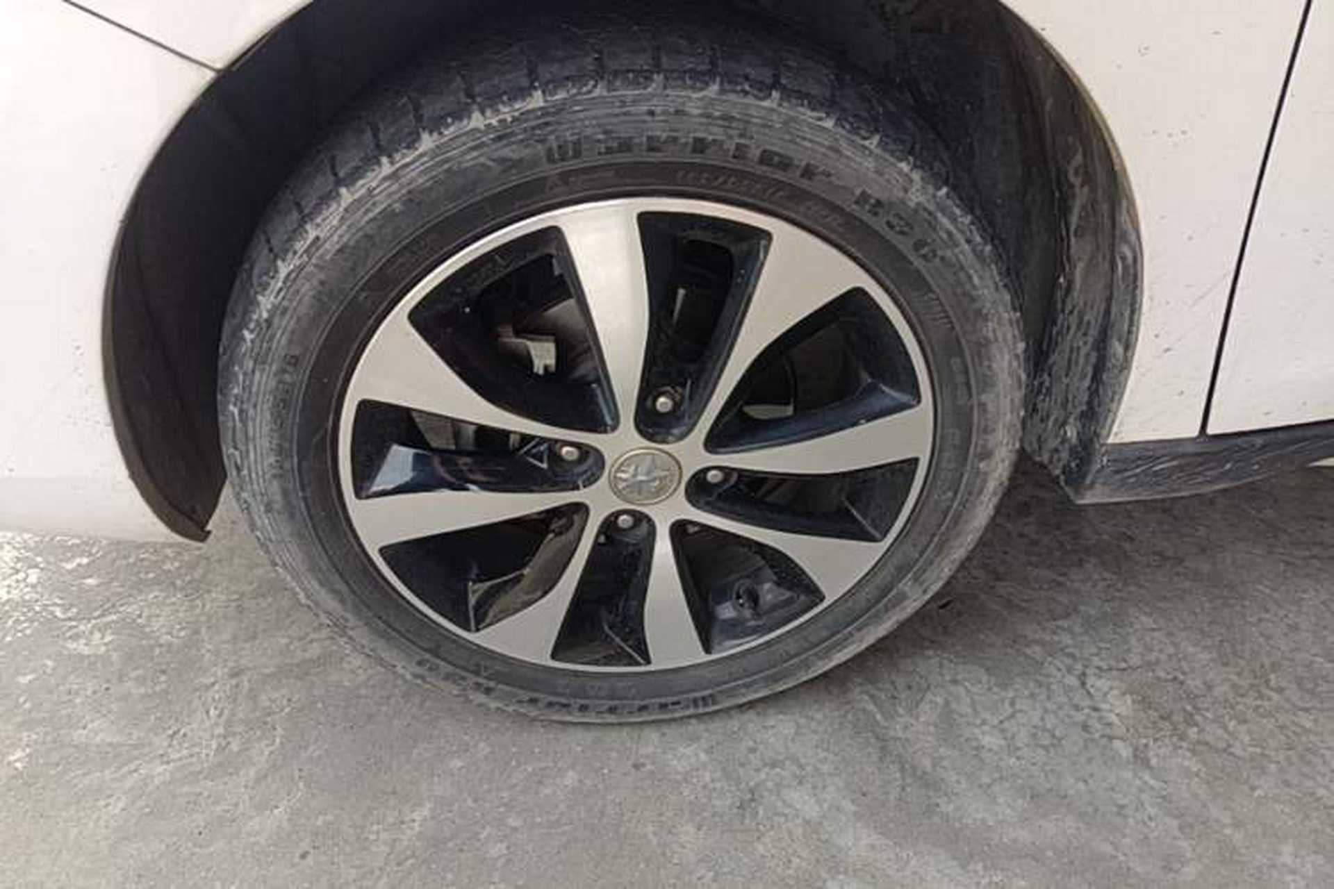 Used Venucia M50V 2017 1.6L XL CVT Luxury Edition Left Front Wheel Hub