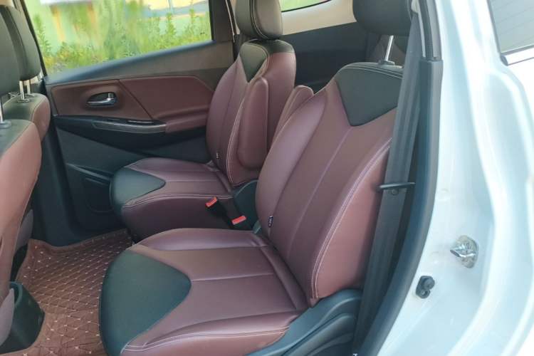 Used Venucia M50V 2017 1.6L XL CVT Luxury Edition Left Rear Seat