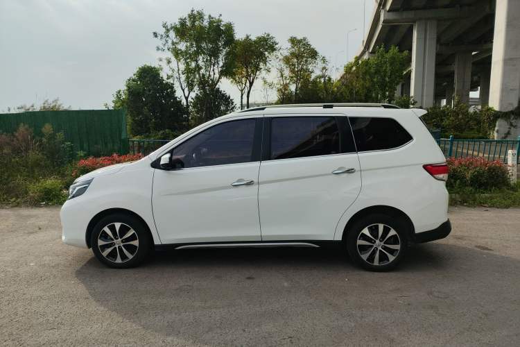 Used Venucia M50V 2017 1.6L XV CVT Deluxe Edition Left Side