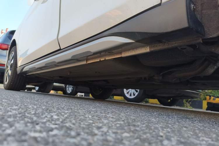 Used Venucia M50V 2017 1.6L XL CVT Luxury Edition Left Side Sill