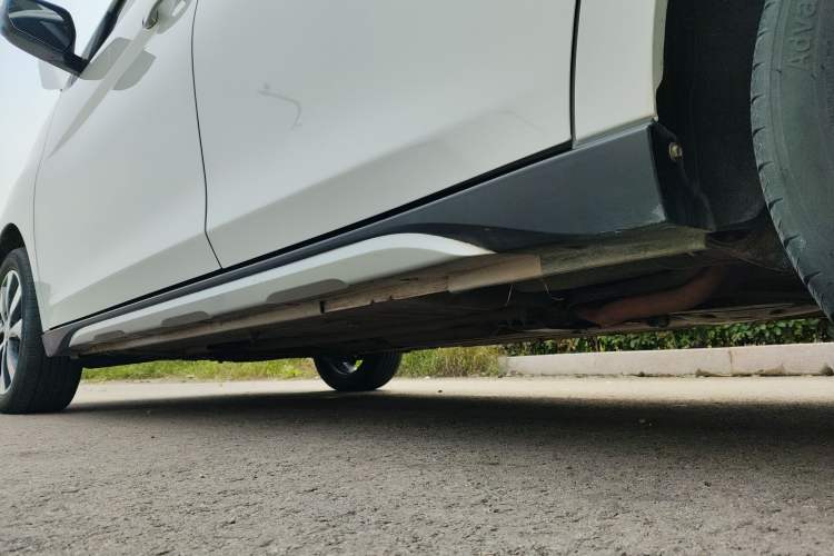 Used Venucia M50V 2017 1.6L XV CVT Deluxe Edition Left Side Sill