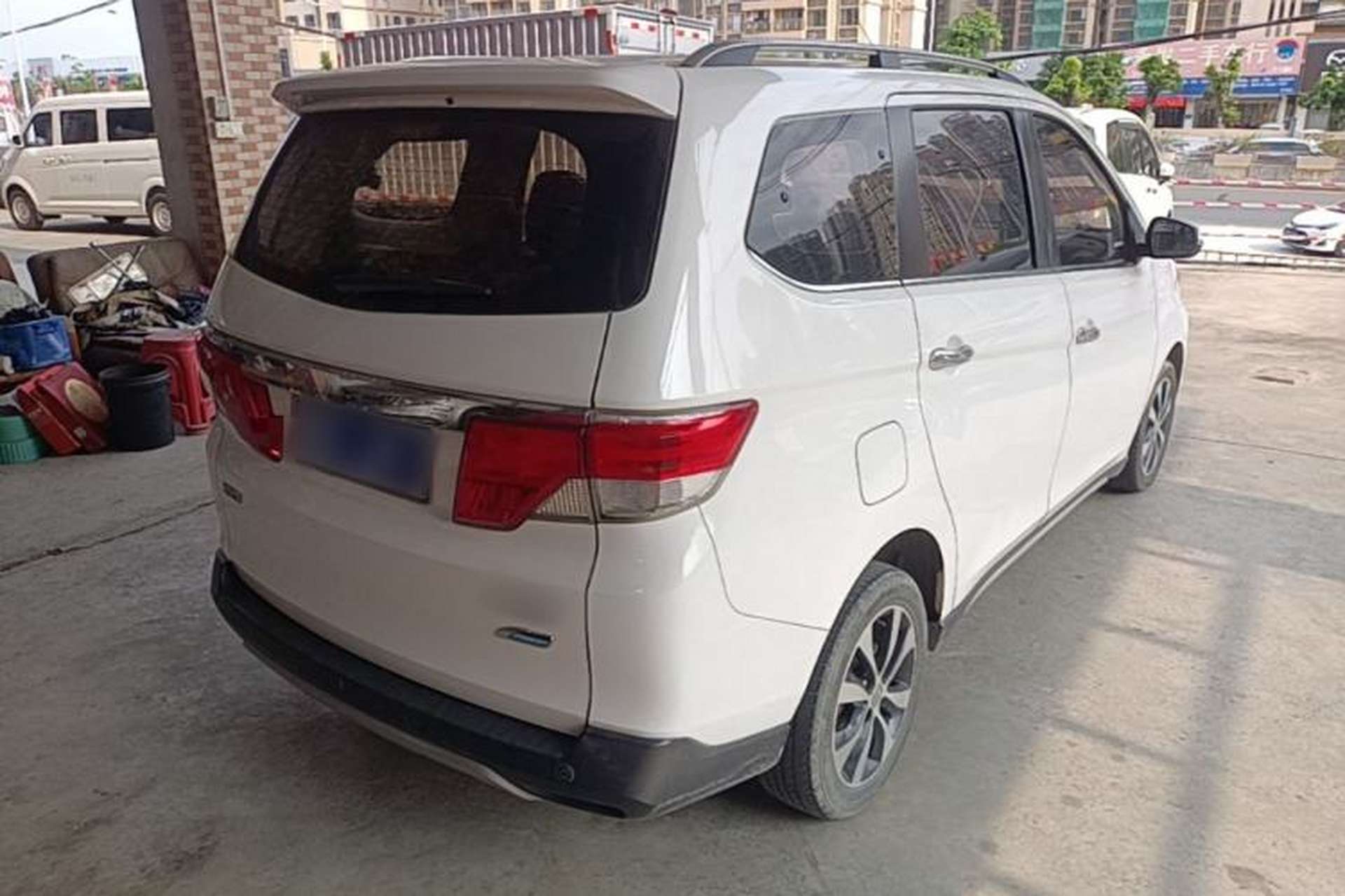 Used Venucia M50V 2017 1.6L XL CVT Luxury Edition Rear Right 45 Deg