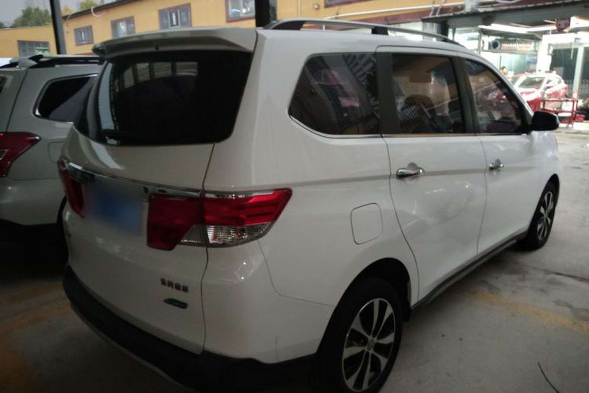 Used Venucia M50V 2017 1.6L XV CVT Deluxe Edition Rear Right 45 Deg