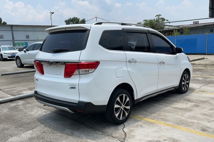 Used Venucia M50V 2017 1.6L XV CVT Deluxe Edition Rear Right 45 Deg