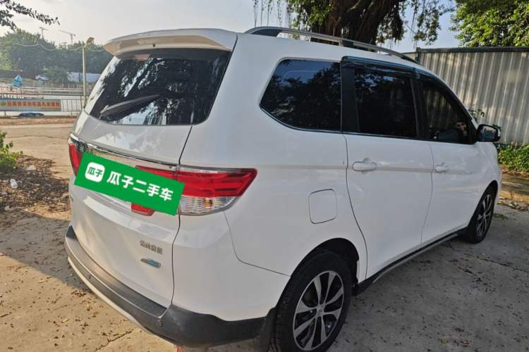 Used Venucia M50V 2017 1.6L XL CVT Luxury Edition Rear Right 45 Deg