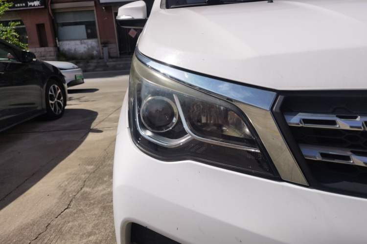 Used Venucia M50V 2017 1.6L XL CVT Luxury Edition Right Front Headlight