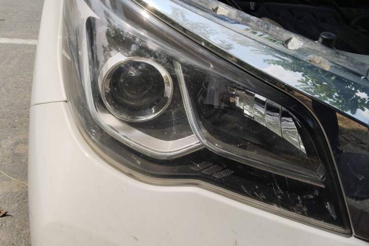 Used Venucia M50V 2017 1.6L XL CVT Luxury Edition Right Front Headlight