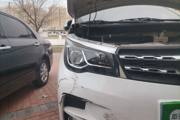 Used Venucia M50V 2017 1.6L XL CVT Luxury Edition Right Front Headlight