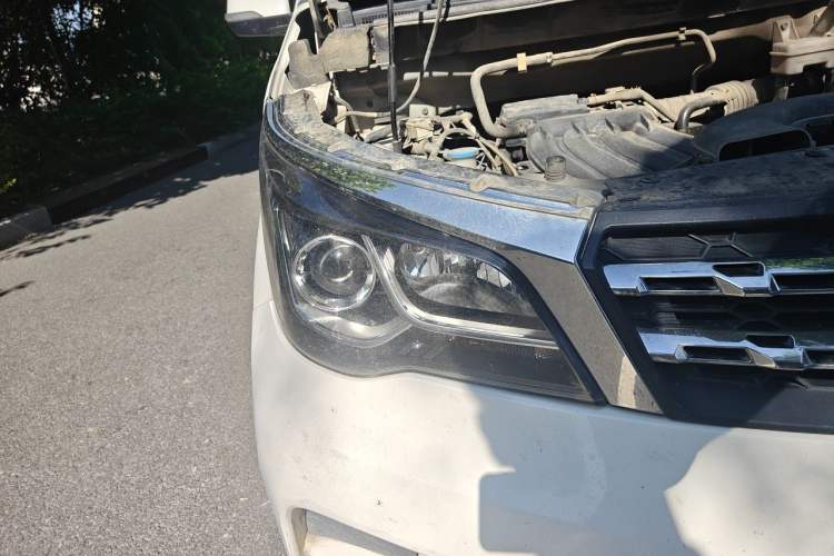 Used Venucia M50V 2017 1.6L XL CVT Luxury Edition Right Front Headlight