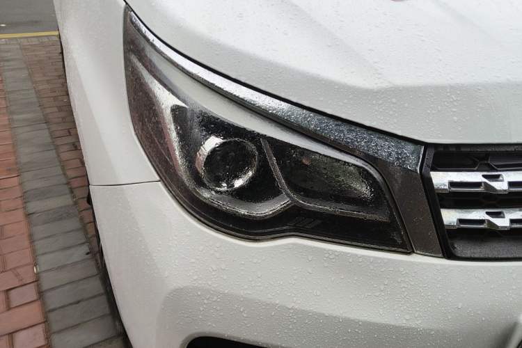 Used Venucia M50V 2017 1.6L XL CVT Luxury Edition Right Front Headlight