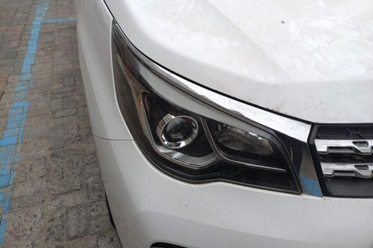 Used Venucia M50V 2017 1.5L XL Manual Comfort Edition Right Front Headlight