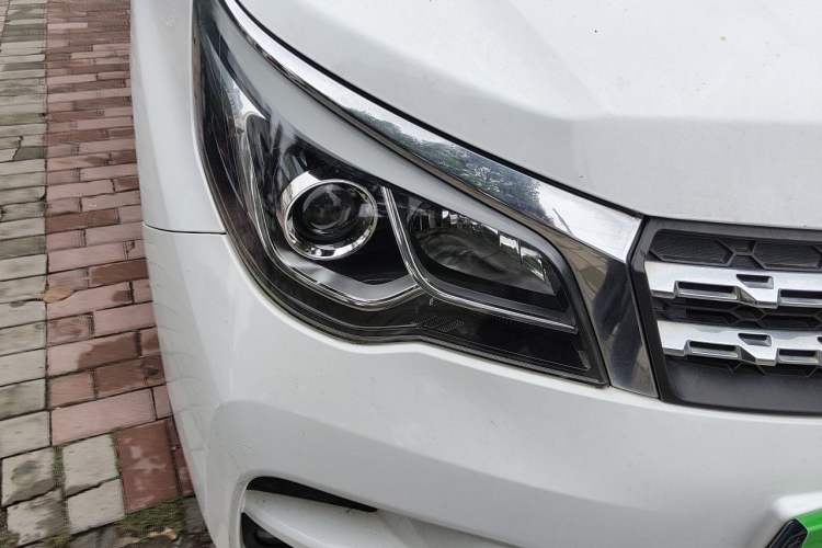 Used Venucia M50V 2017 1.6L XL CVT Luxury Edition Right Front Headlight