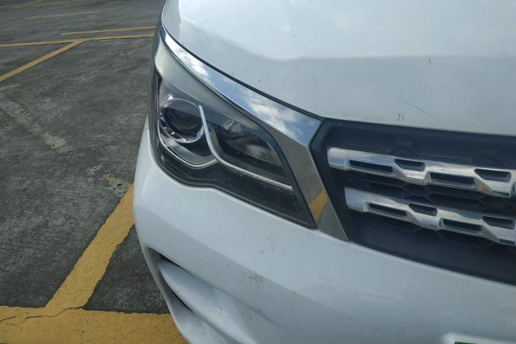 Used Venucia M50V 2017 1.6L XL CVT Luxury Edition Right Front Headlight