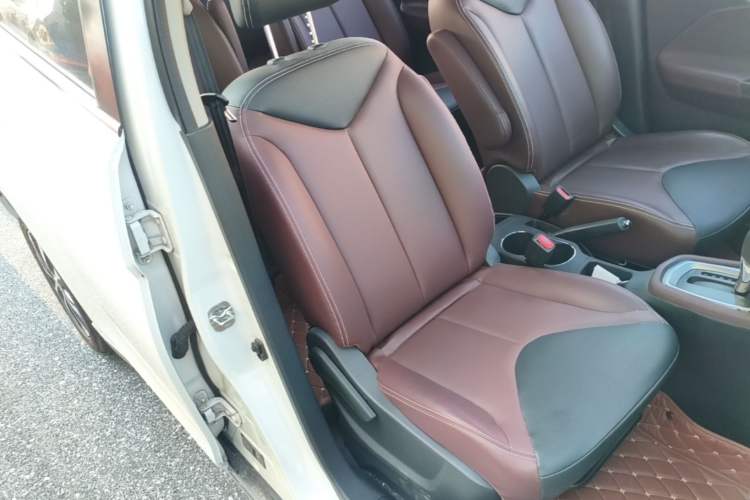 Used Venucia M50V 2017 1.6L XL CVT Luxury Edition Right Front Seat