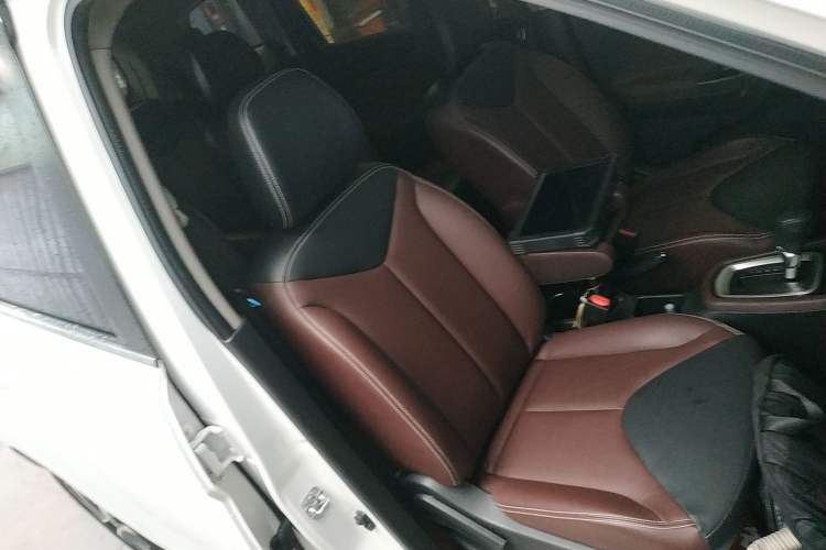 Used Venucia M50V 2017 1.6L XL CVT Luxury Edition Right Front Seat