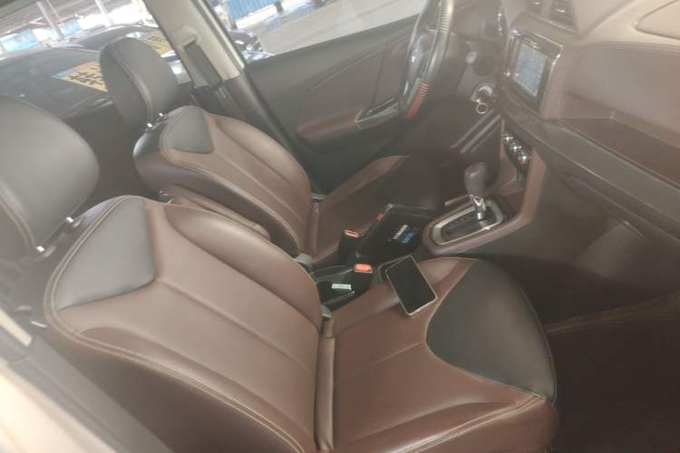 Used Venucia M50V 2017 1.6L XL CVT Luxury Edition Right Front Seat