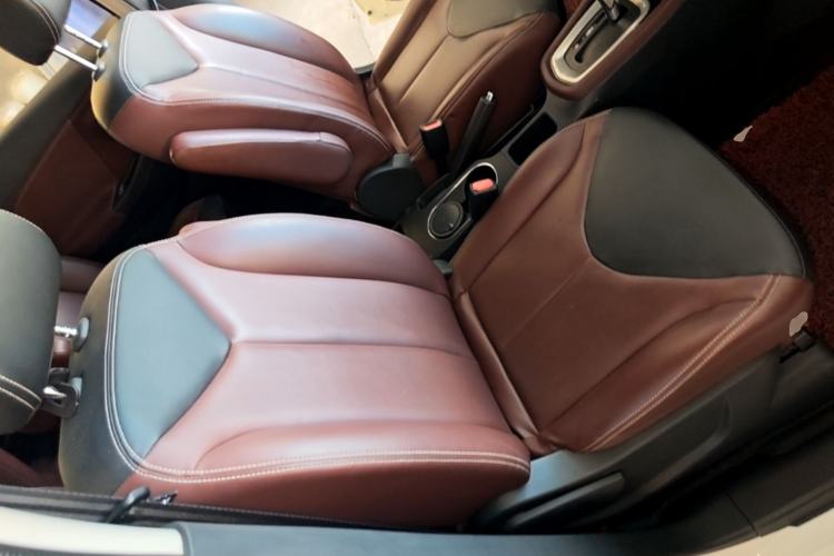 Used Venucia M50V 2017 1.6L XL CVT Luxury Edition Right Front Seat