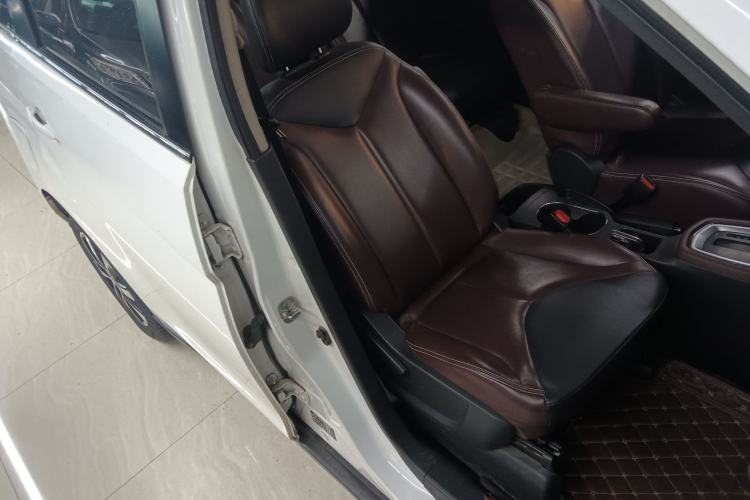 Used Venucia M50V 2017 1.6L XL CVT Luxury Edition Right Front Seat