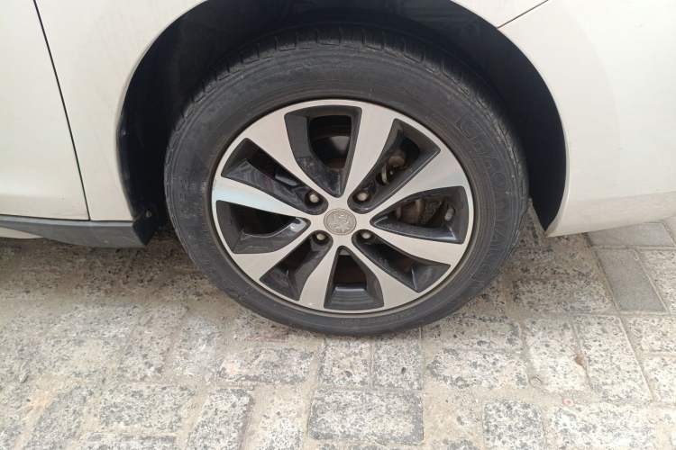 Used Venucia M50V 2017 1.5L XL Manual Comfort Edition Right Front Wheel Hub