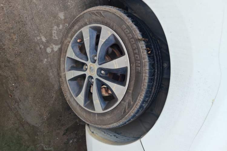 Used Venucia M50V 2017 1.5L XE Manual Standard Edition Right Front Wheel Hub