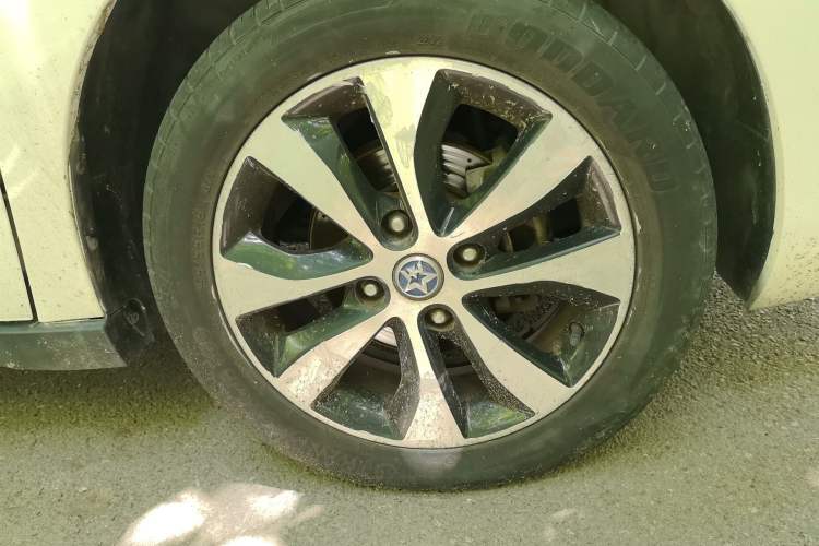 Used Venucia M50V 2017 1.6L XL CVT Luxury Edition Right Front Wheel Hub