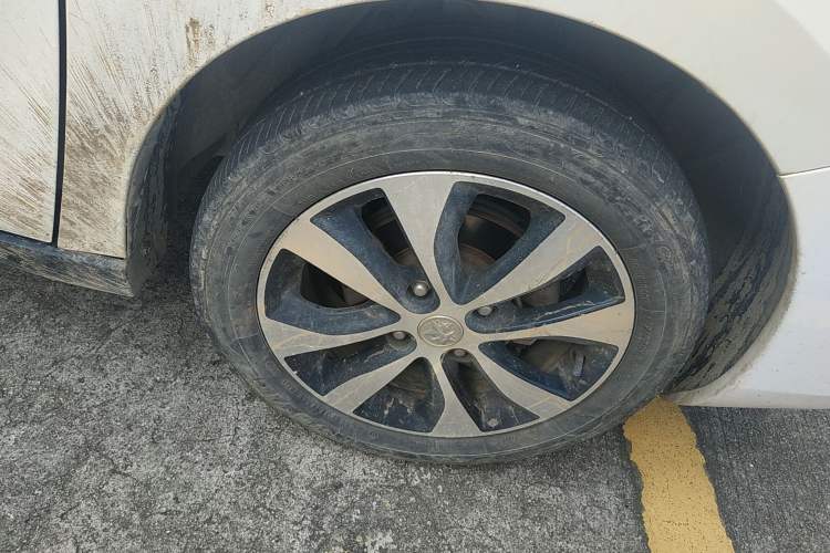 Used Venucia M50V 2017 1.6L XL CVT Luxury Edition Right Front Wheel Hub