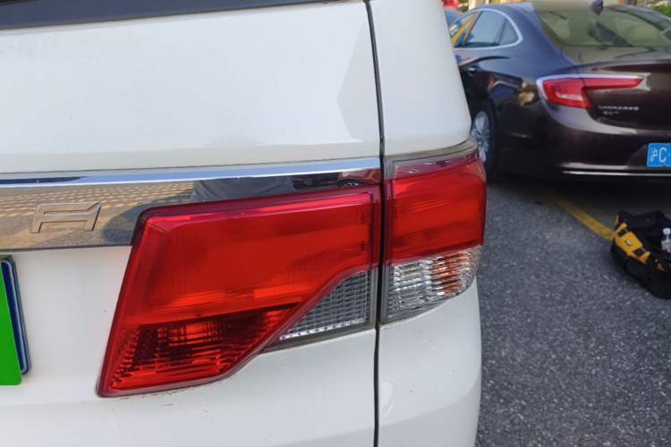 Used Venucia M50V 2017 1.6L XL CVT Luxury Edition Right Rear Taillight