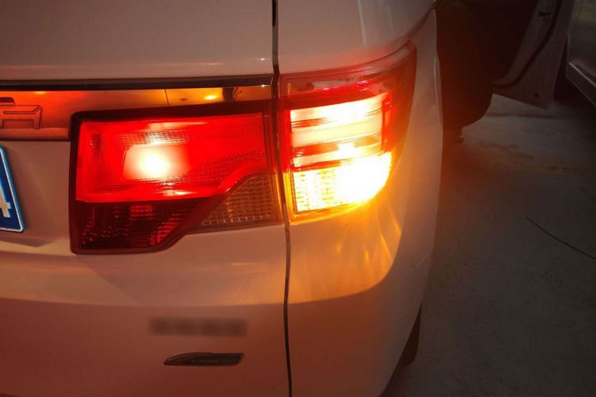 Used Venucia M50V 2017 1.6L XV CVT Deluxe Edition Right Rear Taillight