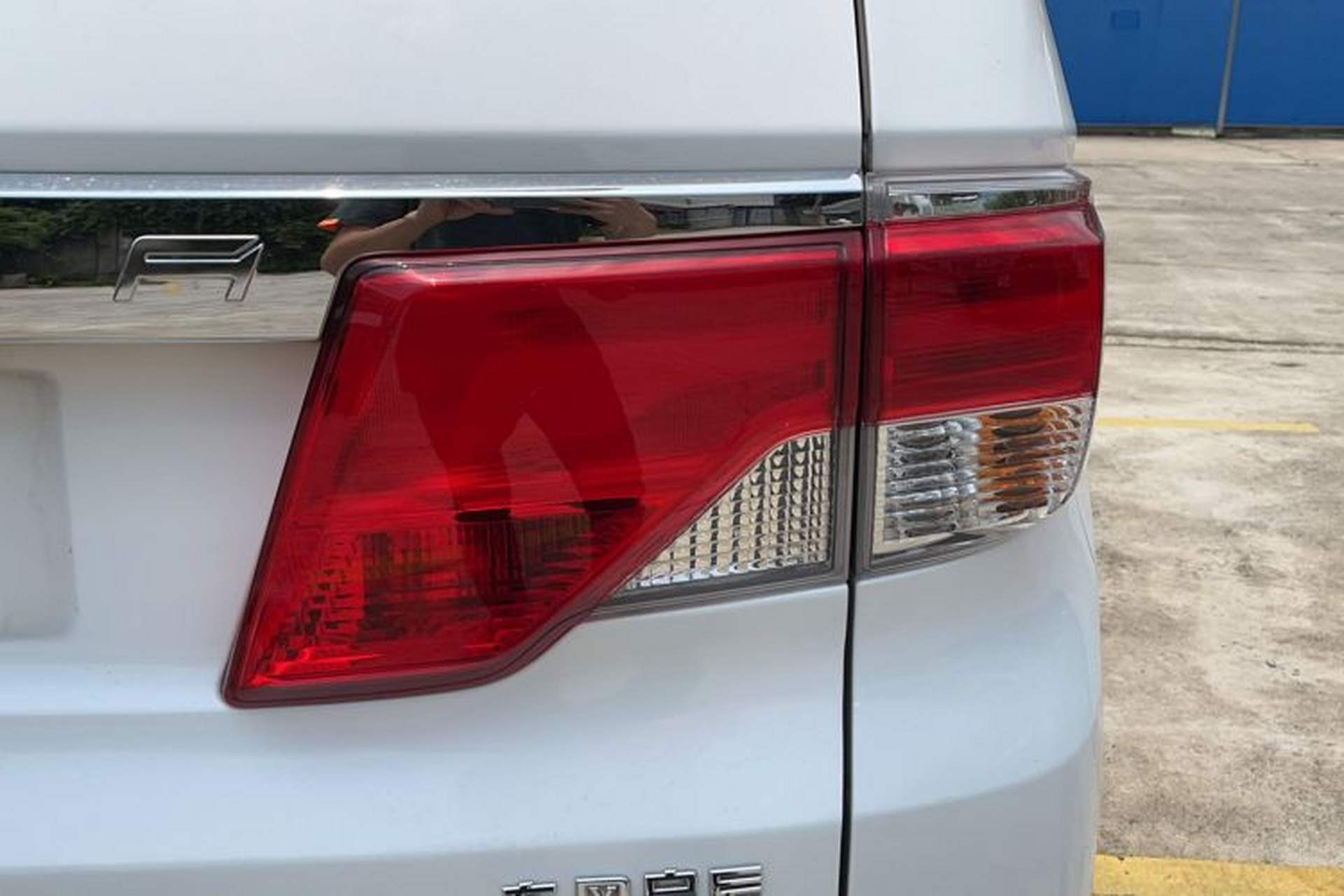 Used Venucia M50V 2017 1.6L XV CVT Deluxe Edition Right Rear Taillight
