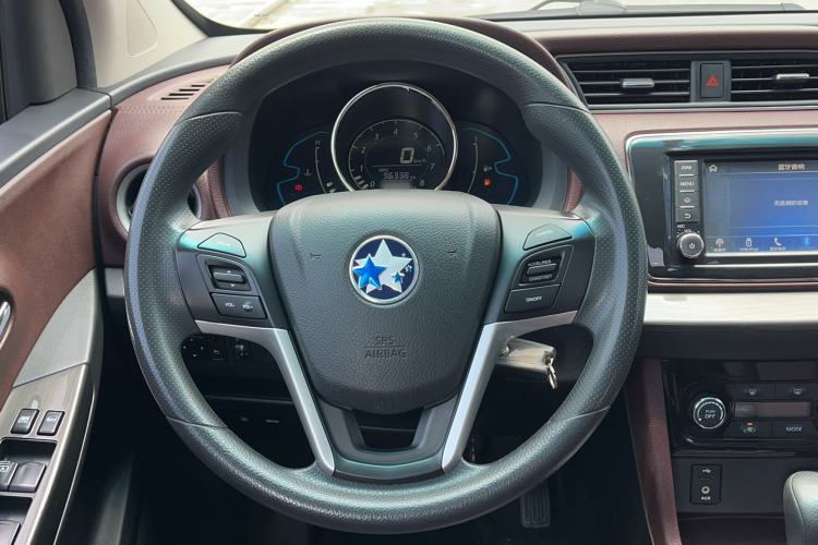 Used Venucia M50V 2017 1.6L XV CVT Deluxe Edition Steering Wheel