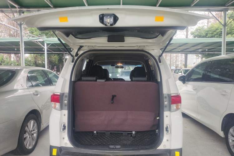 Used Venucia M50V 2017 1.6L XL CVT Luxury Edition Trunk