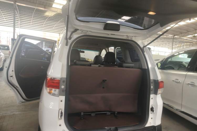 Used Venucia M50V 2017 1.6L XL CVT Luxury Edition Trunk