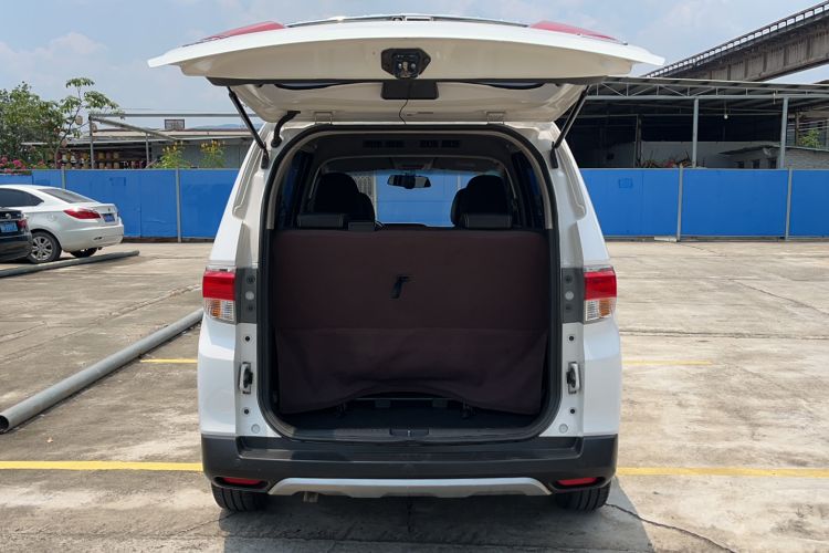Used Venucia M50V 2017 1.6L XV CVT Deluxe Edition Trunk