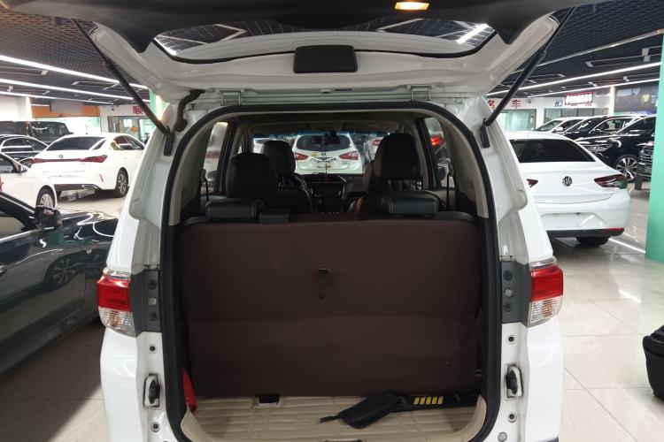 Used Venucia M50V 2017 1.6L XL CVT Luxury Edition Trunk