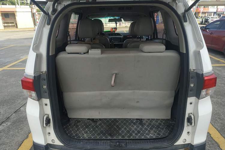 Used Venucia M50V 2017 1.6L XL CVT Luxury Edition Trunk