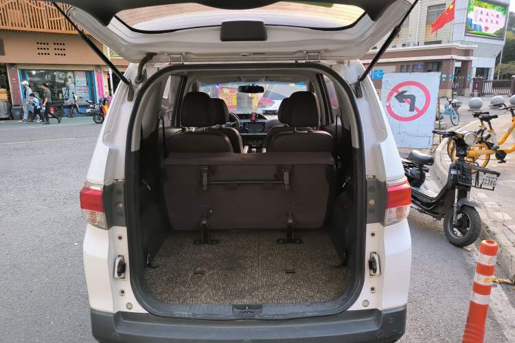 Used Venucia M50V 2017 1.5L XL Manual Comfort Edition Trunk
