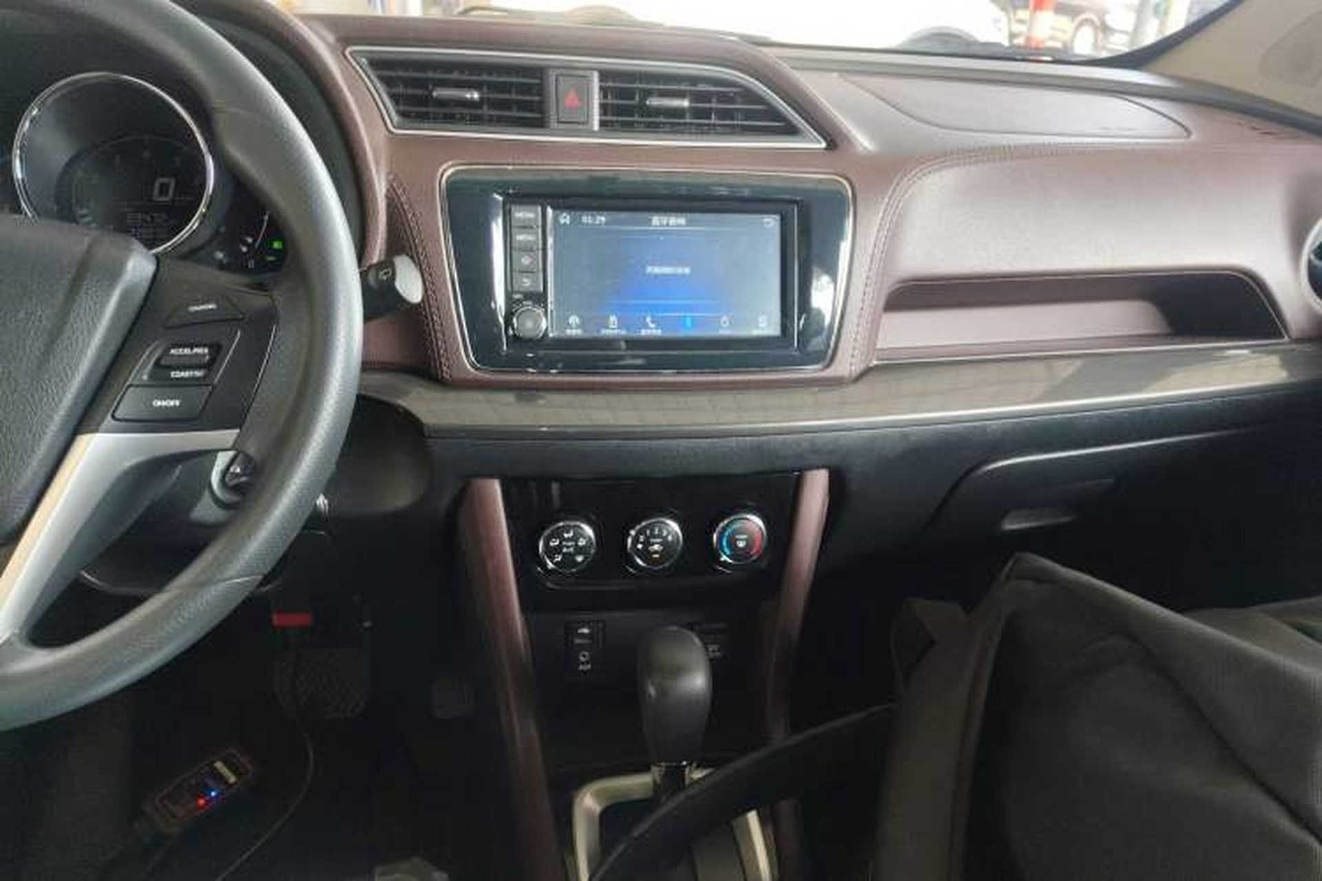 Used Venucia M50V 2017 1.6L XL CVT Luxury Edition Audio And AC Panel