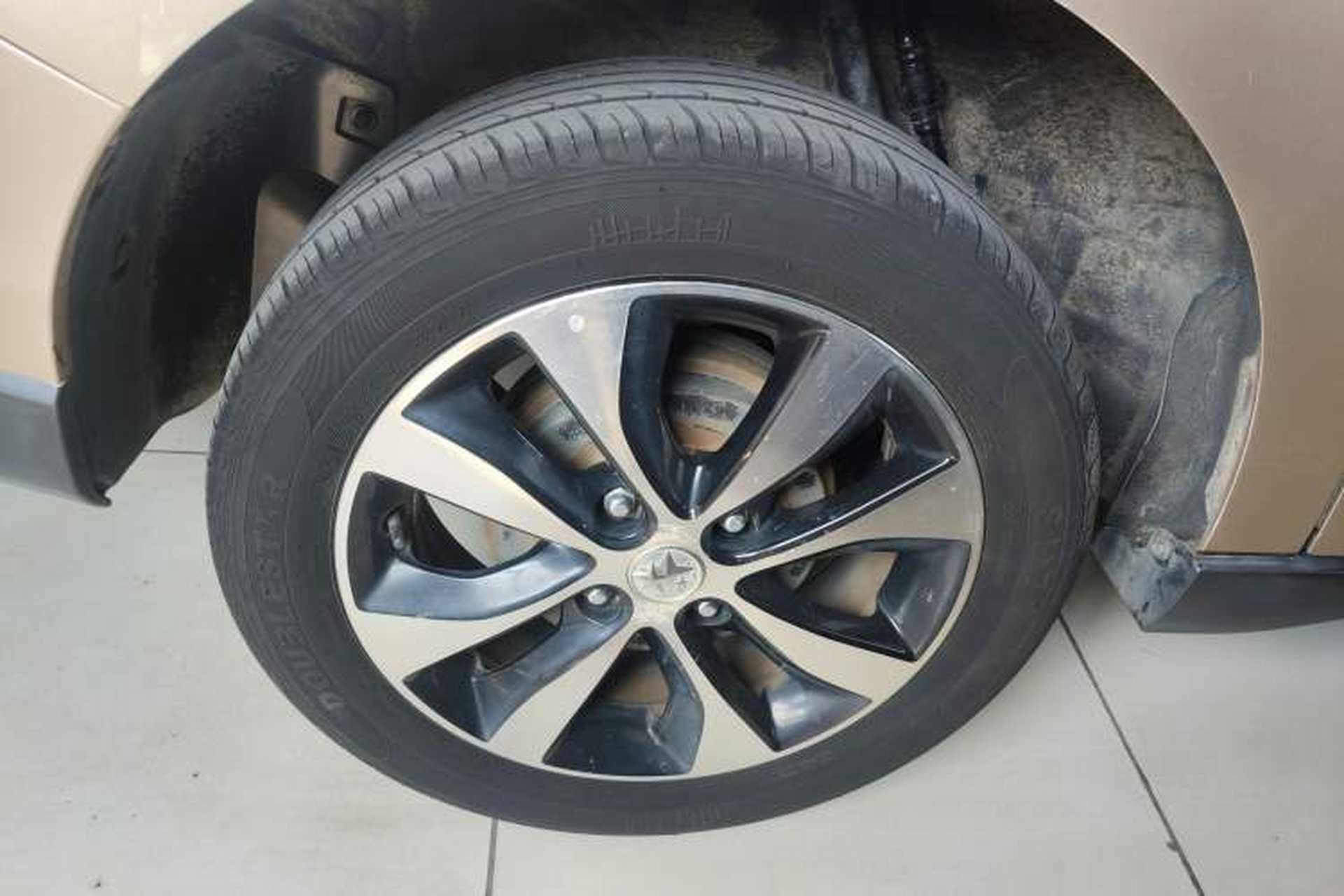 Used Venucia M50V 2017 1.6L XL CVT Luxury Edition Right Rear Wheel Hub