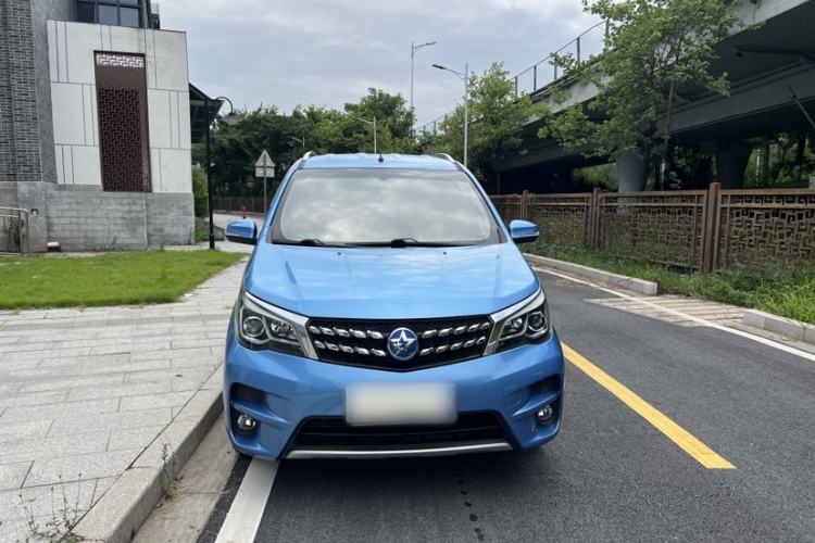 Used Venucia M50V 2019 1.6L CVT Luxury Edition Exterior 1