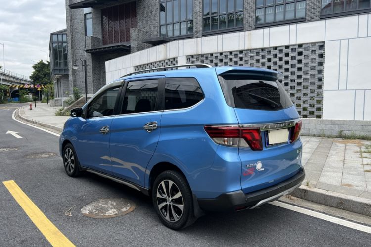 Used Venucia M50V 2019 1.6L CVT Luxury Edition Exterior 4